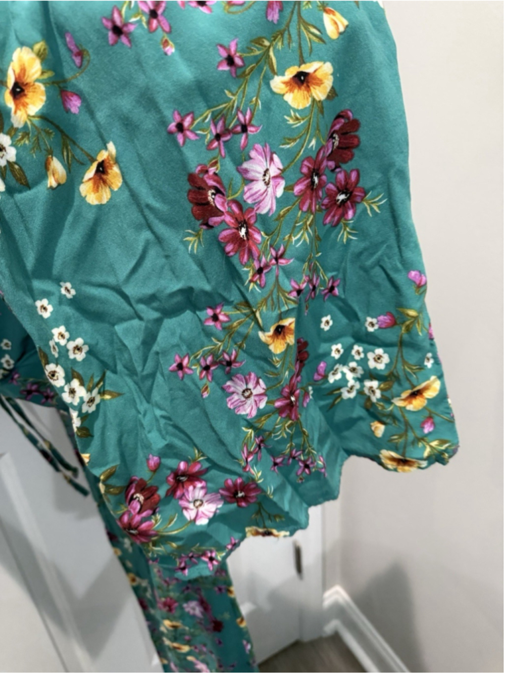 Xhilaration Women's Green Floral Puff Sleeve Tie Jumpsuit One-Piece Size S - Picture 9 of 9